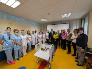 Remise de don par l'association KIWANIS à la maternité