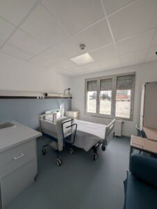 cododo installé dans la chambre de la maternité